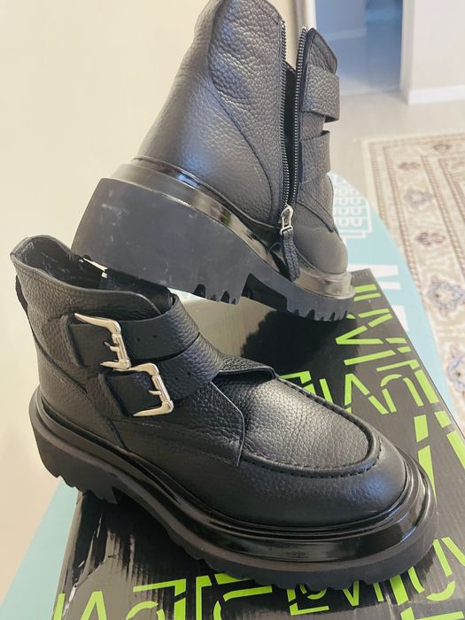 Продам ботинки женские