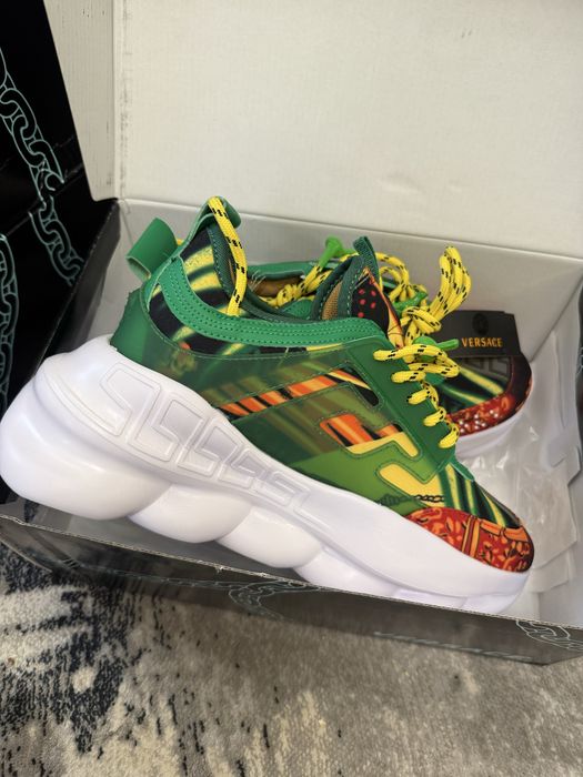Versace chain reaction
