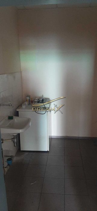 Офис в Южен! 7838607