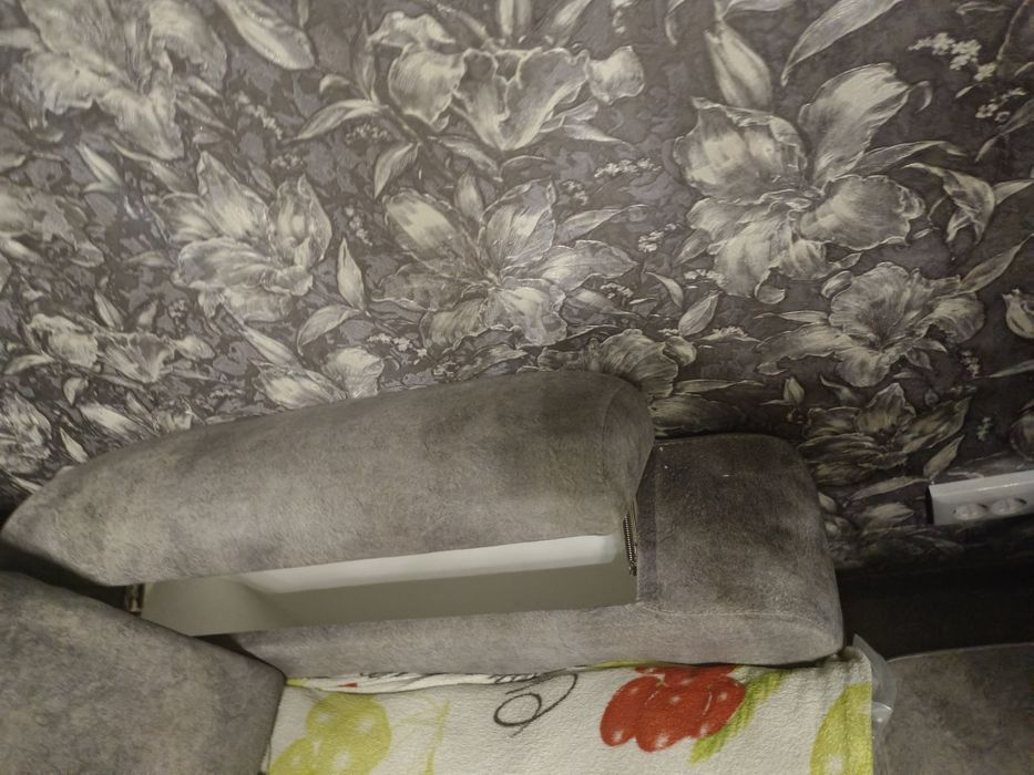 Продам диван в хорошем состоянии.