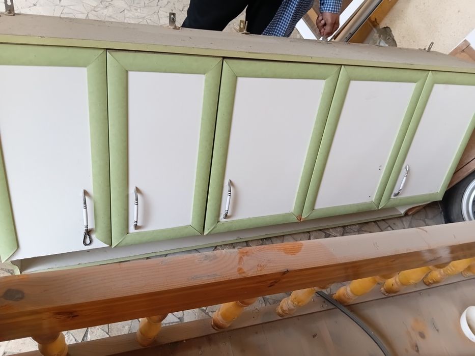 Mebel devori va shkaf sotiladi kuxeniy garnitur(yaxshi holatda)