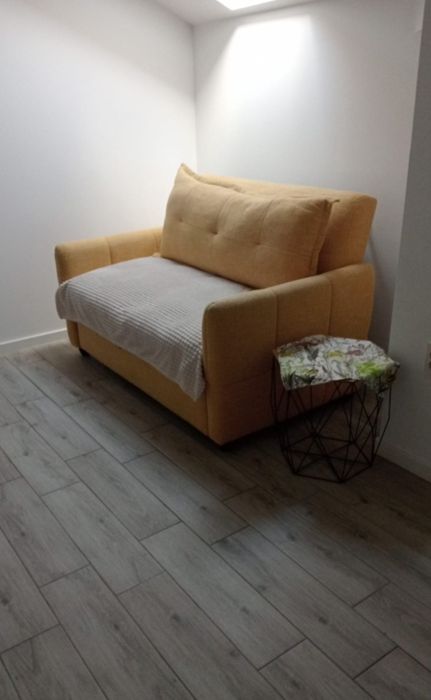 Închiriez apartament cu 2 camere