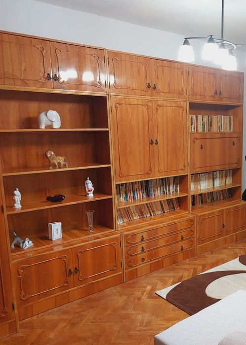 Vând mobila de sufragerie