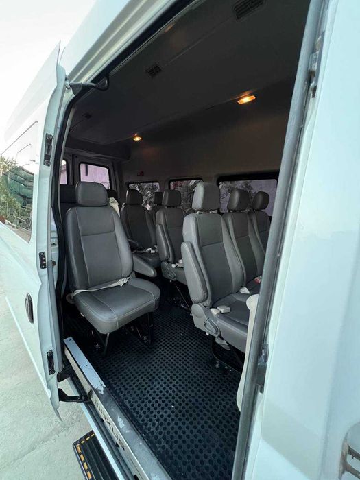 Микроавтобуси . .