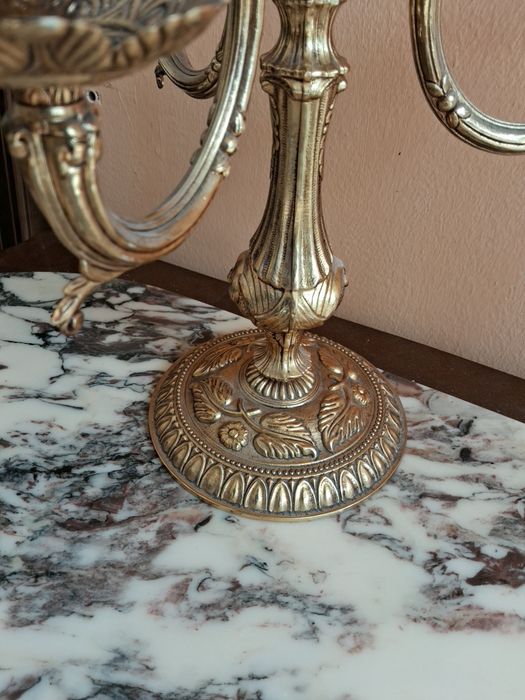 Красив   свещник