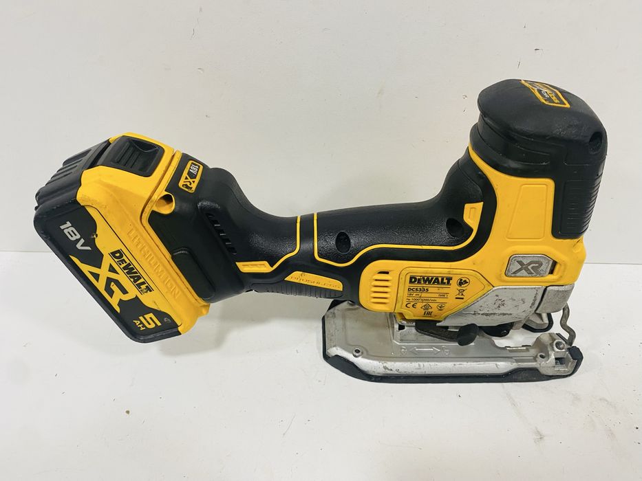 Dewalt ferastrau pendular DCS 335