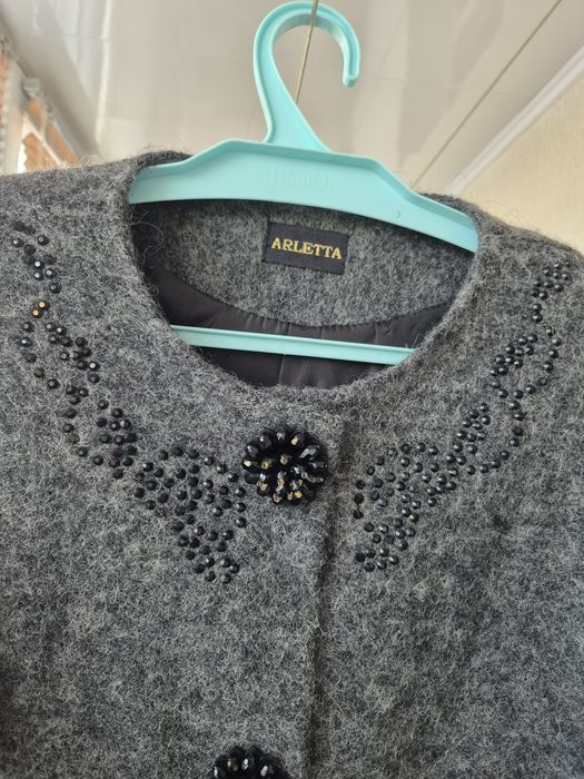 Продам пальто весеннее, тонкое