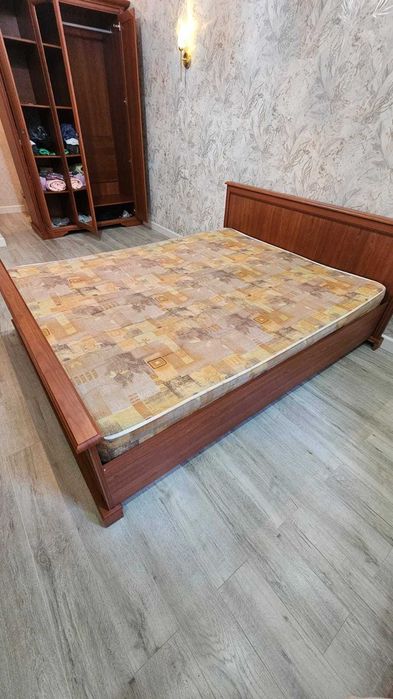 Продам Шкаф и Кровать