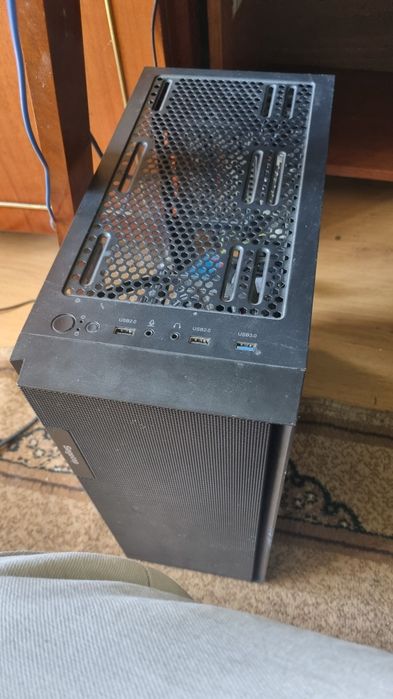 Vând pc gaming .