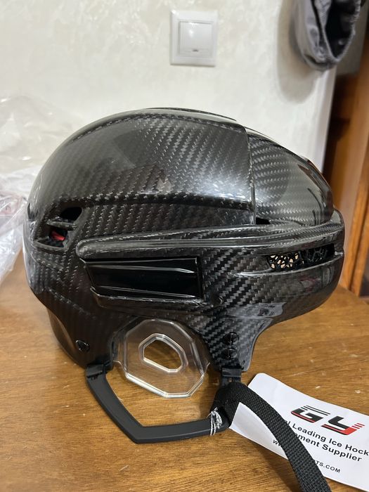 Продам, шлем хоккейный(карбон)