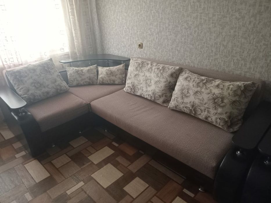 Продам угловой диван + кресло ,