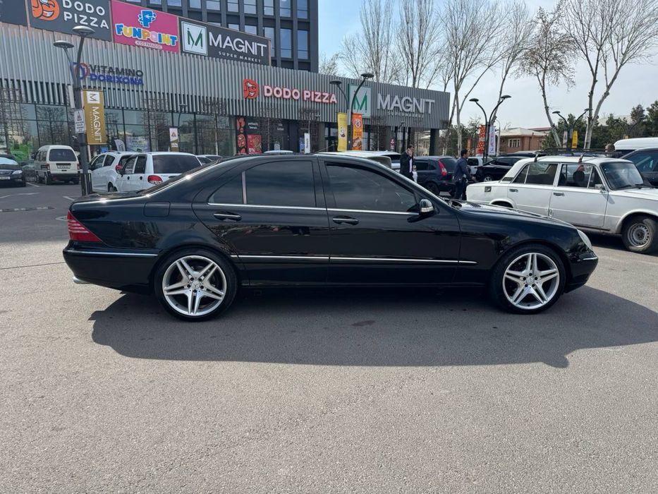 Mersedes 220 srochniy sotiladi