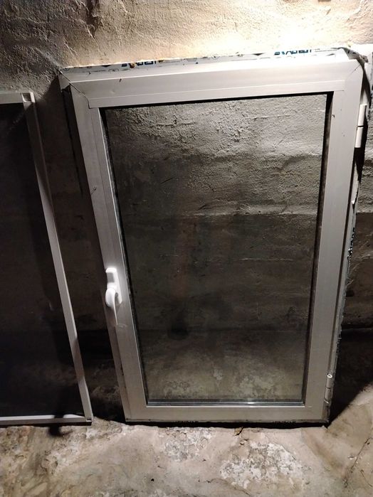 Алуминиев прозорец с каса и комарник 75см на 120см