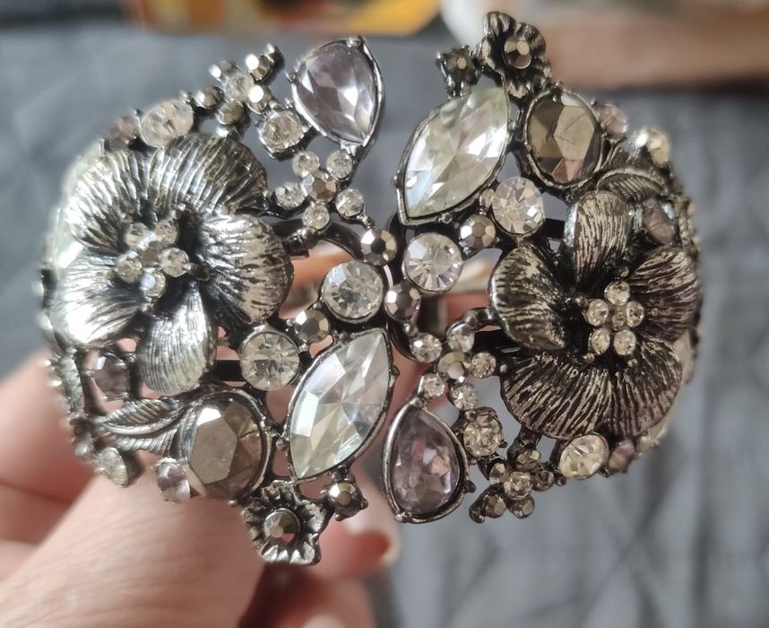 Декоративна гривна за ръка