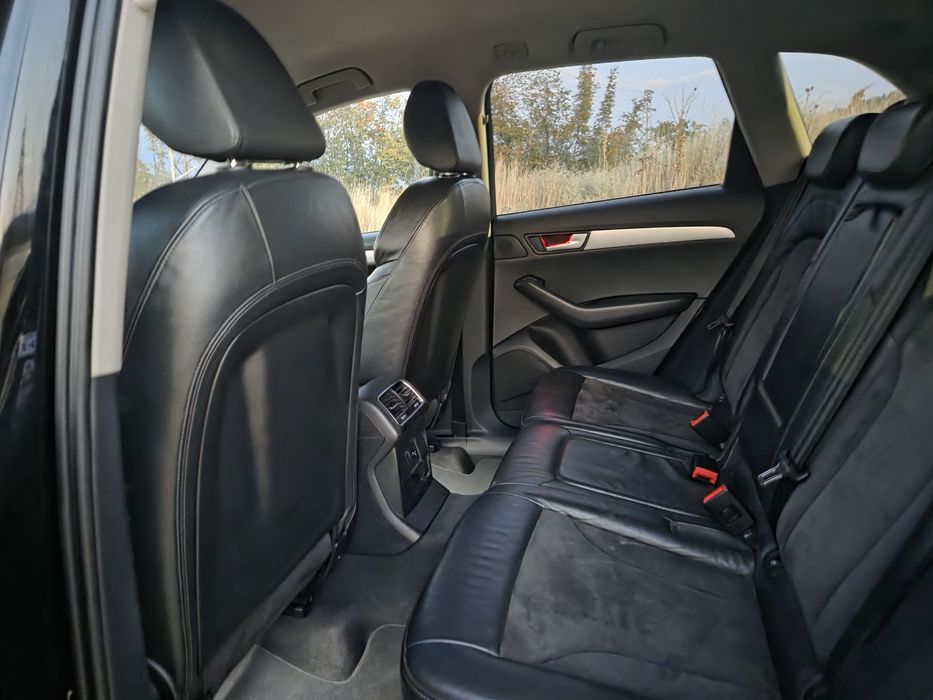 AUDI Q5 2.0 S line
