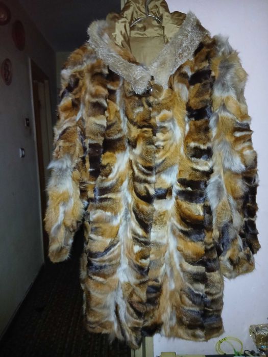 Haină de blană naturală cu glugă, stare excelentă 81 cm