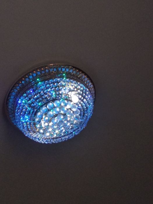 Prodam srochno lyustru