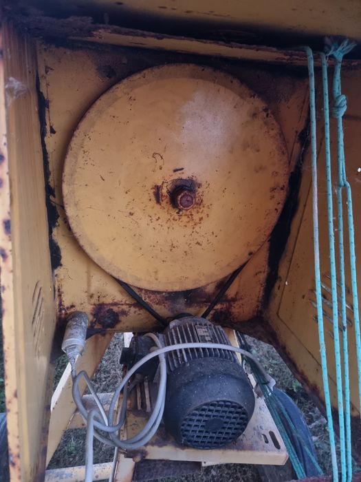Betoniera cu motor funcțional