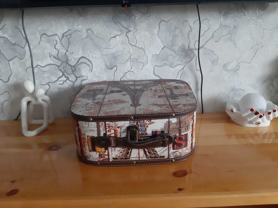 Продам чемодан декоративный