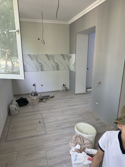 Продаётся 3 комнатная квартира напротив  тотус лаваш мархабо,кирпич