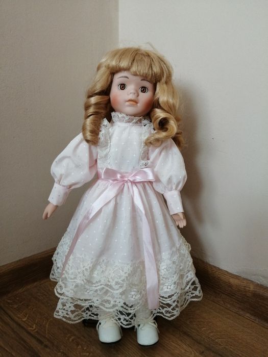 Порцеланова  кукла