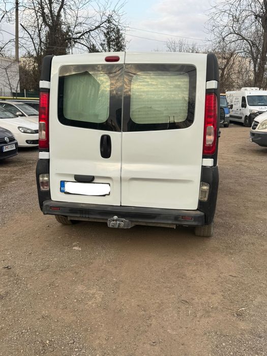 * Renault Trafic  *