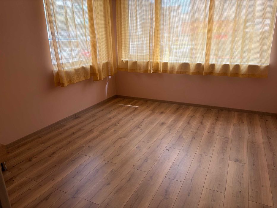 Тристаен апартамент с отлична локация.