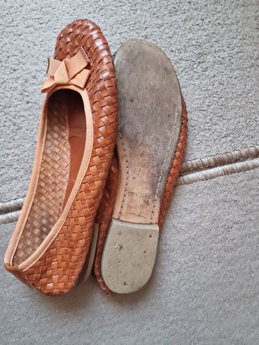 Balerini damă, 39, coniac, piele