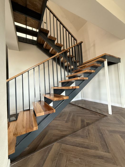 Porți, garduri, grilaje, scari metalice, balustrade,terase structura