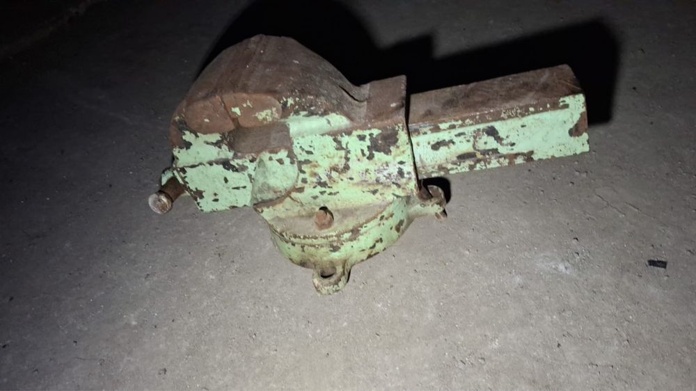 Тиски советские в хорошем состояний !