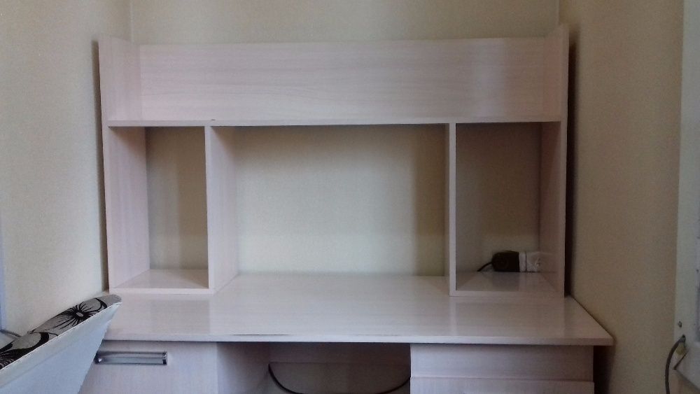 Стол-уголок для учёбы и досуга