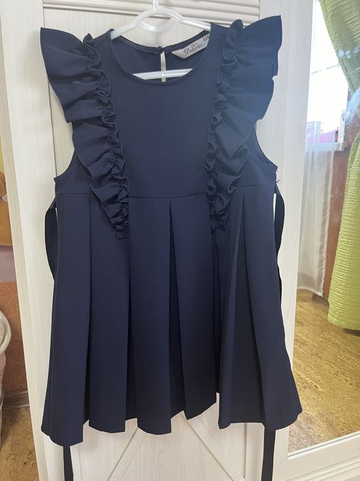 Школьная форма.Продам пиджак и сарафан Deloras фирма