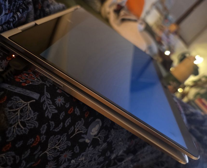 Лаптоп HP Spectre x360 13-w004nn с процесор Core i7-7500U, 8GB RAM, 512GB SSD PCIe и Windows 10