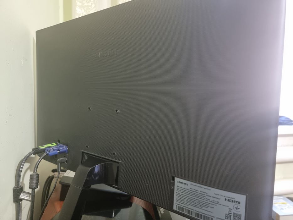 Монитор Samsung S24F350 сатылады.