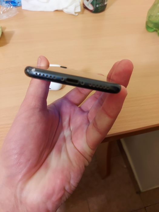 IPhone 7 ca și noua baterie 96%      .și căștile IPhone noi