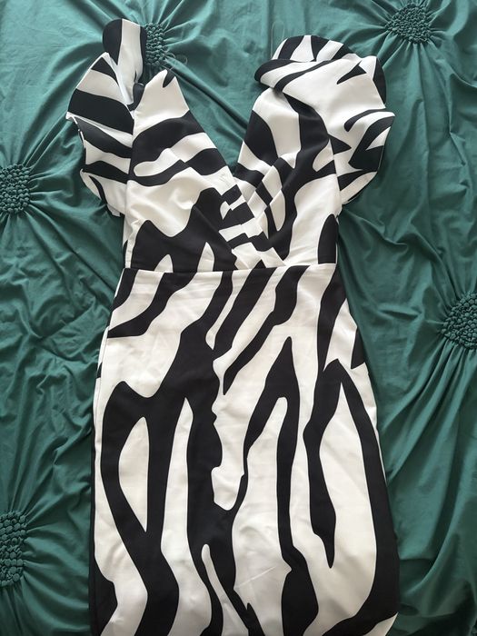 Rochie elegantă alb-negru – purtată o singură dată
