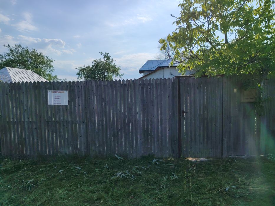 Unic proprietar vând casă și pamant