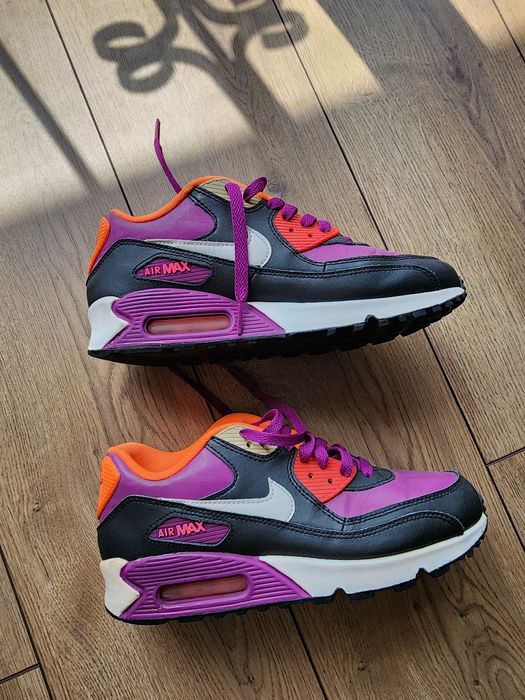 Продам оригинальные б/у кроссовки