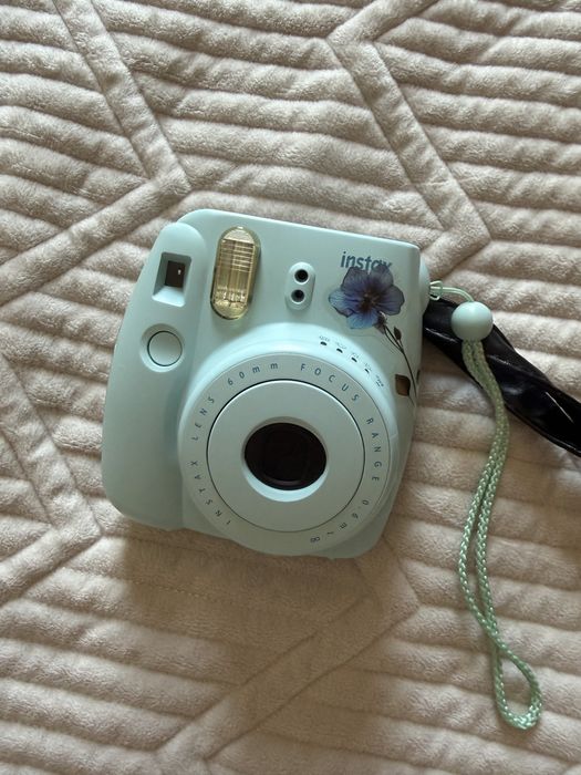 Продаю instax mini 8
