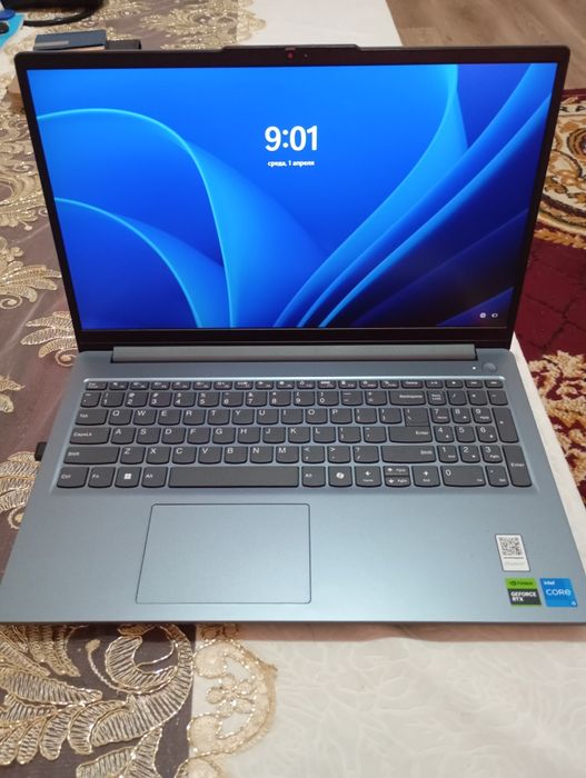Ноутбук Леново сотилади.