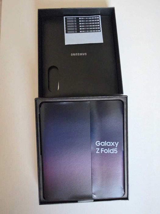 Samsung Galaxy Z Fold 5 со смарт часами
