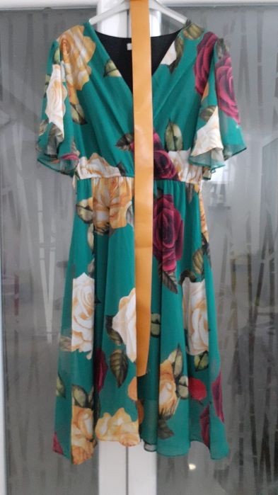 Rochii elegante marimi 44 46 48 50 din voal  130 lei