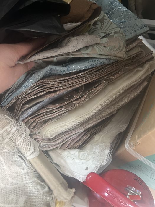 Лоскутки тканей ( шторных, тюлевых)