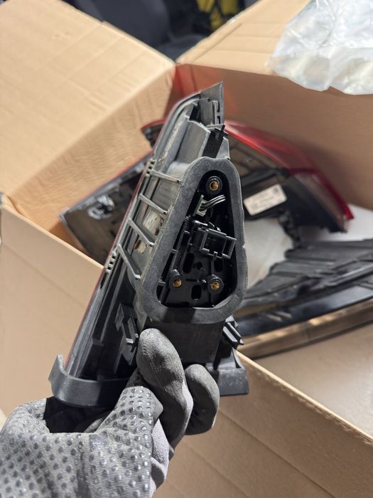 stop led dreapta skoda superb 3 kombi 3v9945308