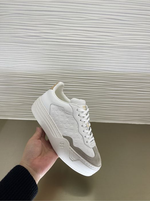 Adidasi Louis Vuitton