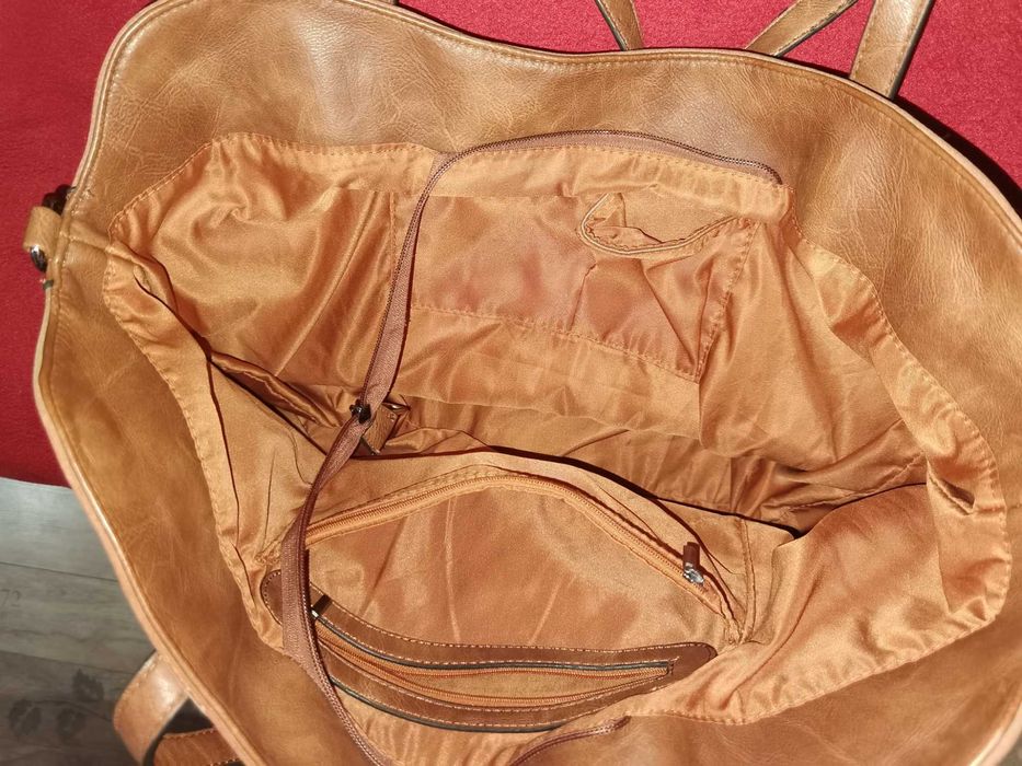 Дамска кожена чанта от естествен набук