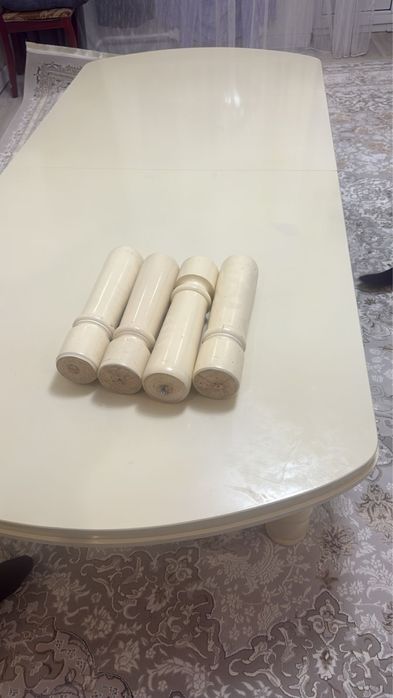 Стол для гостиной