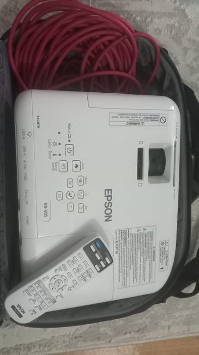 Проектор с экраном