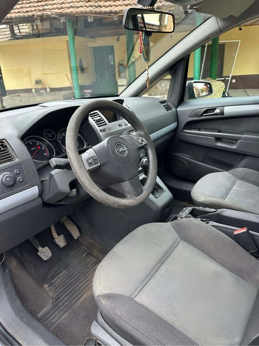 Продавам Opel Zafira