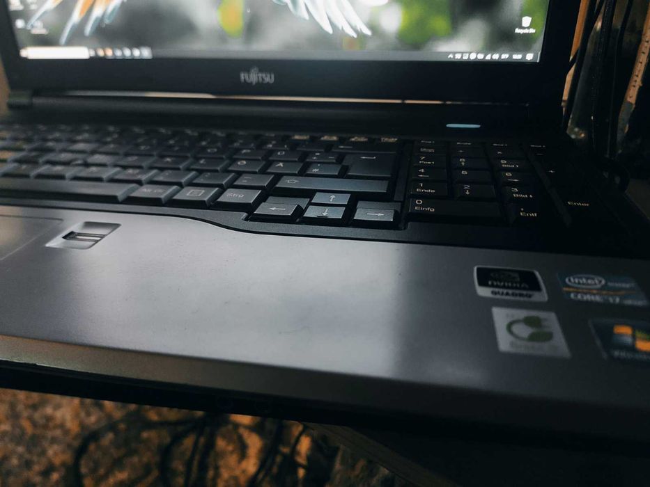 Fujitsu Celsius H720